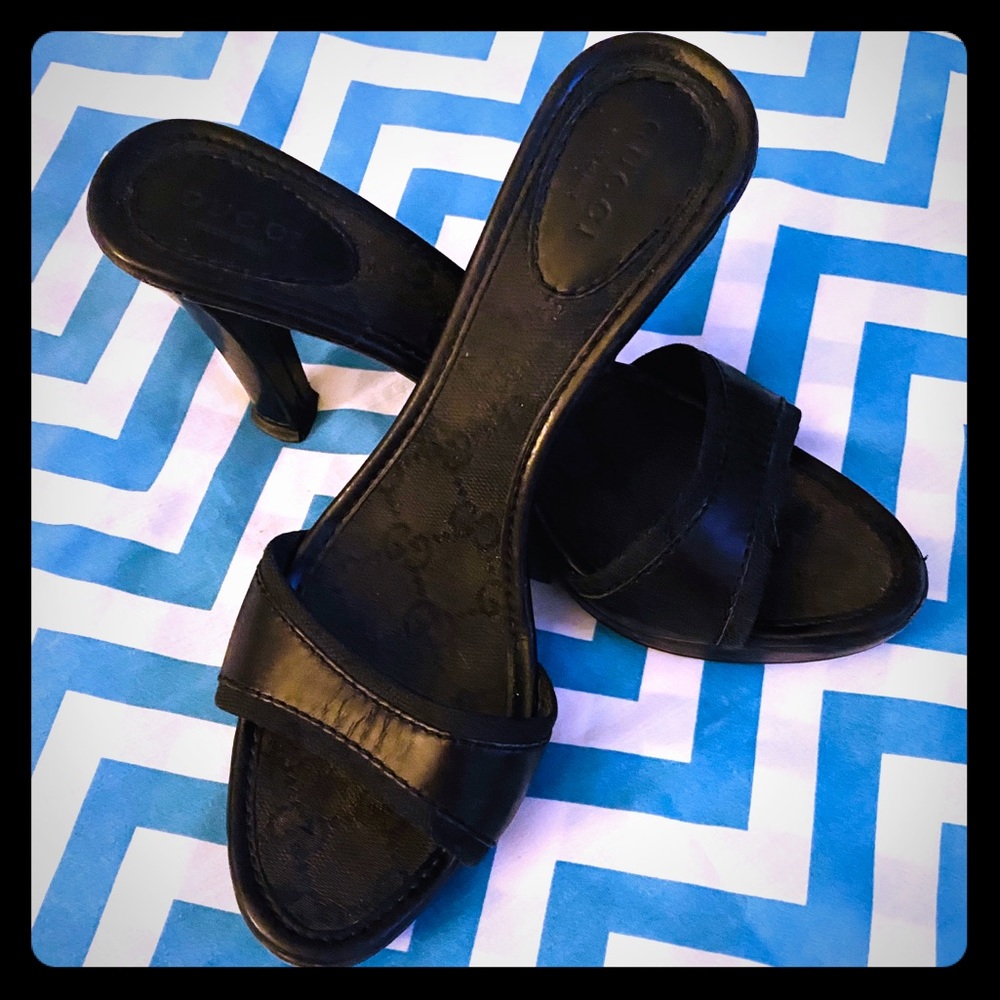 GUCCI heels in black w/ wooden heel and sole 👠